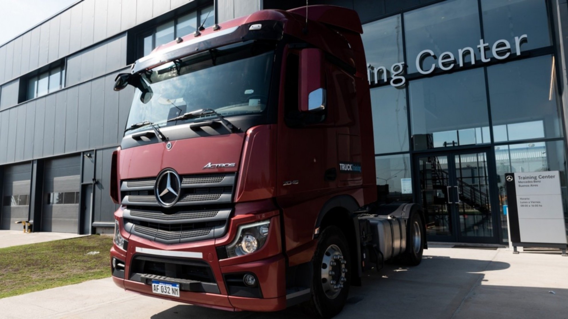 Mercedes-Benz Camiones y Buses, junto a sus concesionarios y Fundación Pescar lanzan la segunda edición de TruckCionar Futuro
